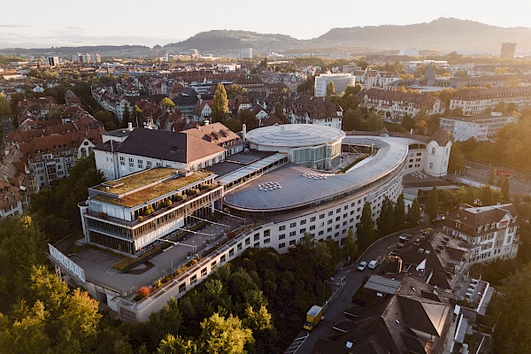 Morgendliche Luftaufnahme des Kursaal Bern vor Beginn des EL Congress 2025 – Kongress- und Eventfotografie von Voll Toll GmbH, Fotografinnen in Bern.
