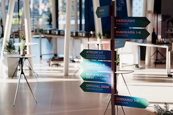 Directional signage at Kursaal Bern during the EL Congress 2025 – detail event photography by Voll Toll GmbH, photographers in Bern.